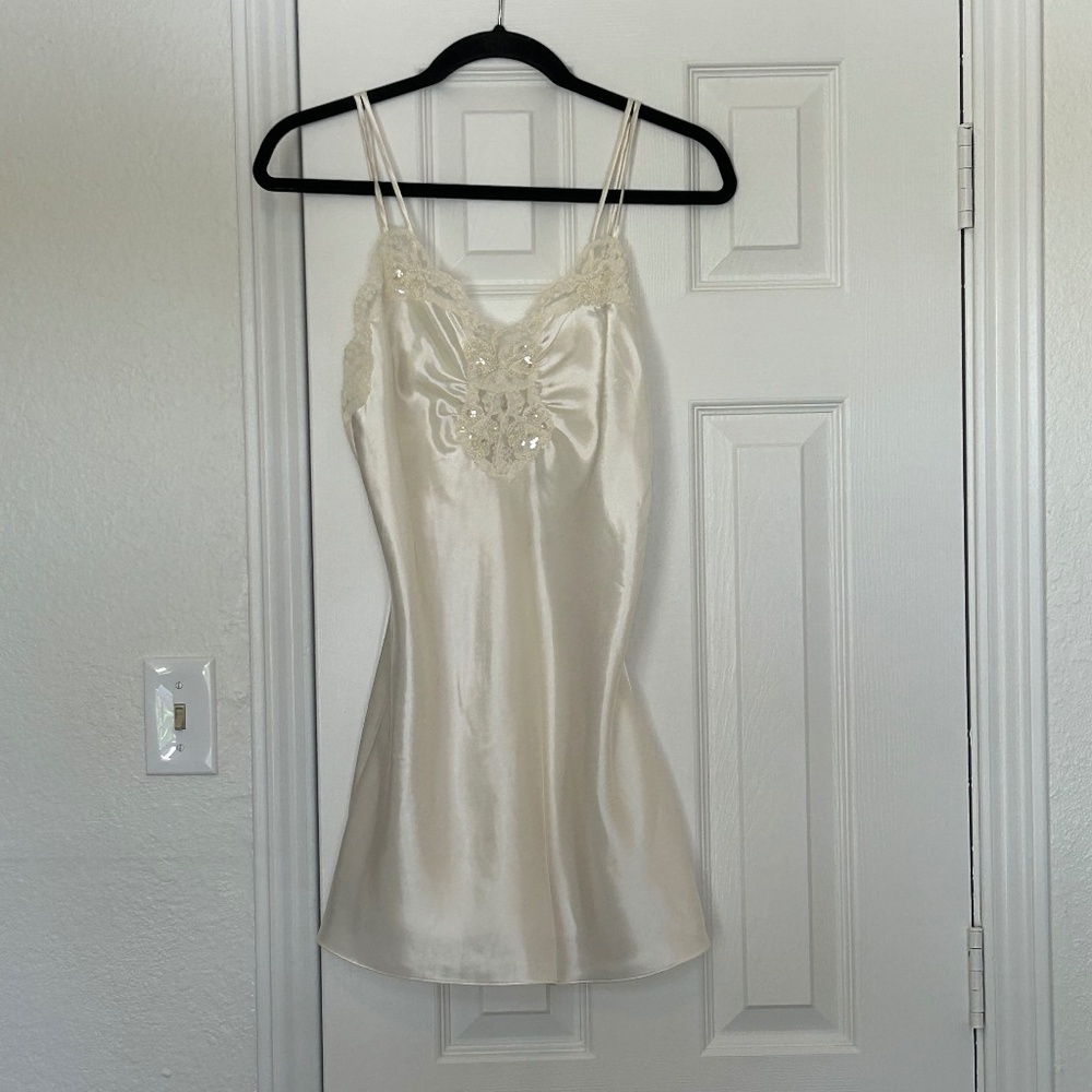VTG Gold Label Victoria's Secret Satin and Lace Peignoir Set with Tulle Back!!!✨ - Picture 3 of 16